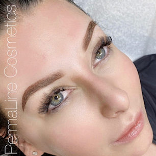 A woman with long lashes and green eyes.